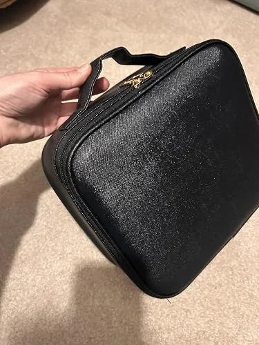 Customer holding the black makeup case by its handle